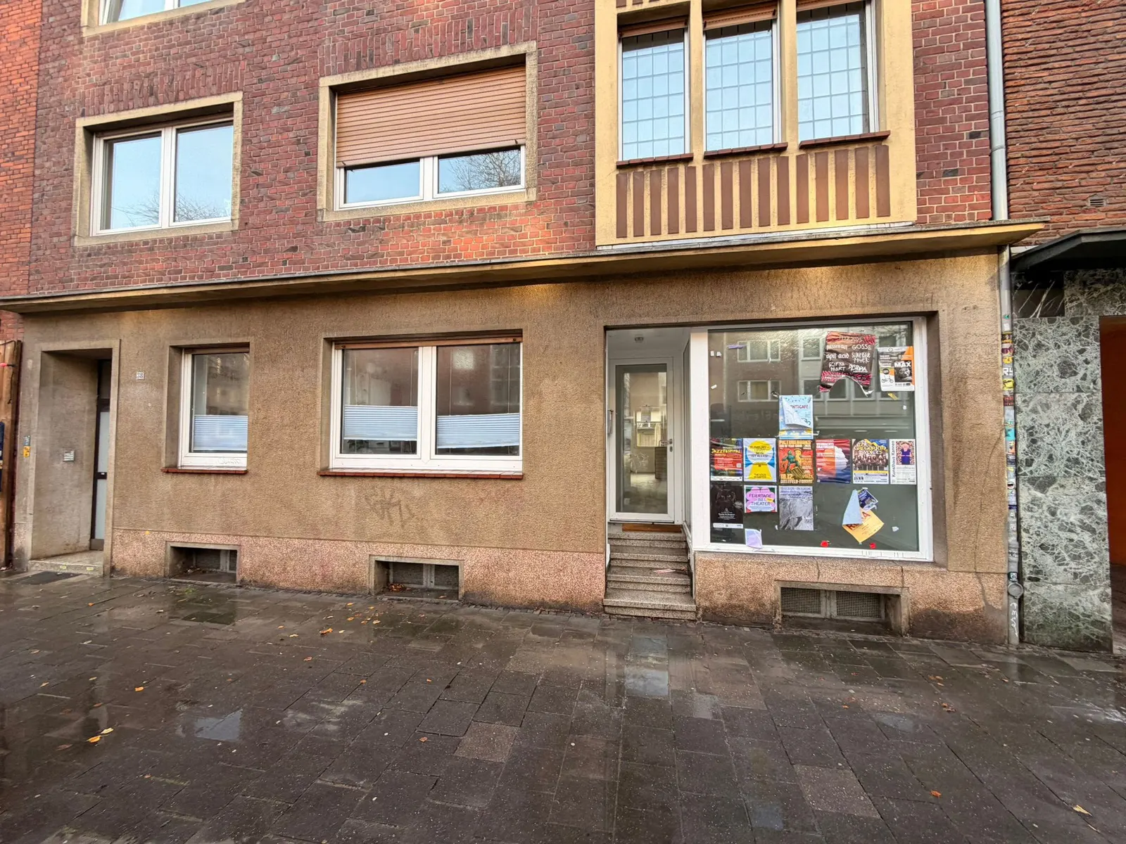 Usuwanie graffiti z budynku mieszkalnego – zdjęcie 2