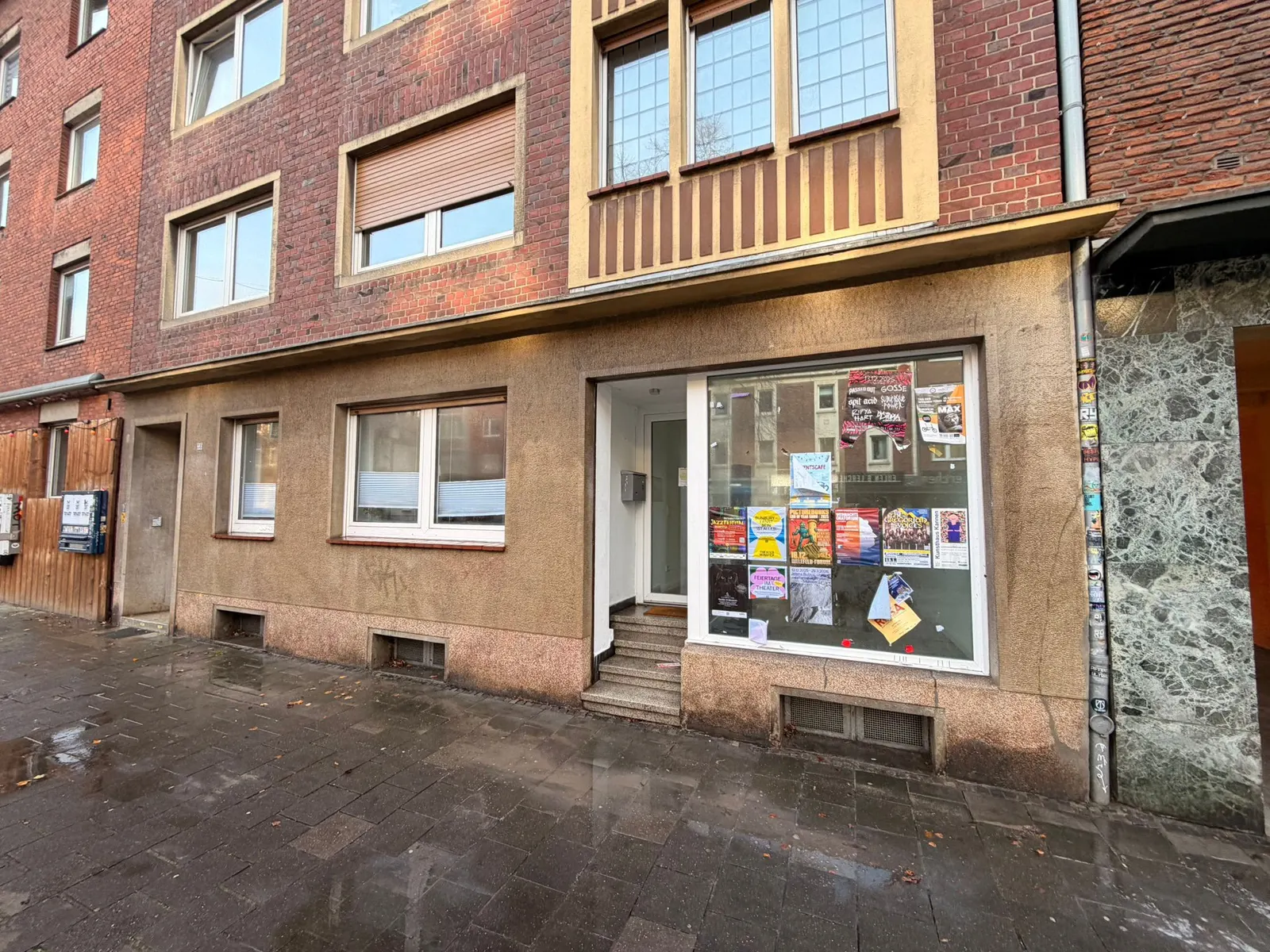 Usuwanie graffiti z budynku mieszkalnego – zdjęcie 3