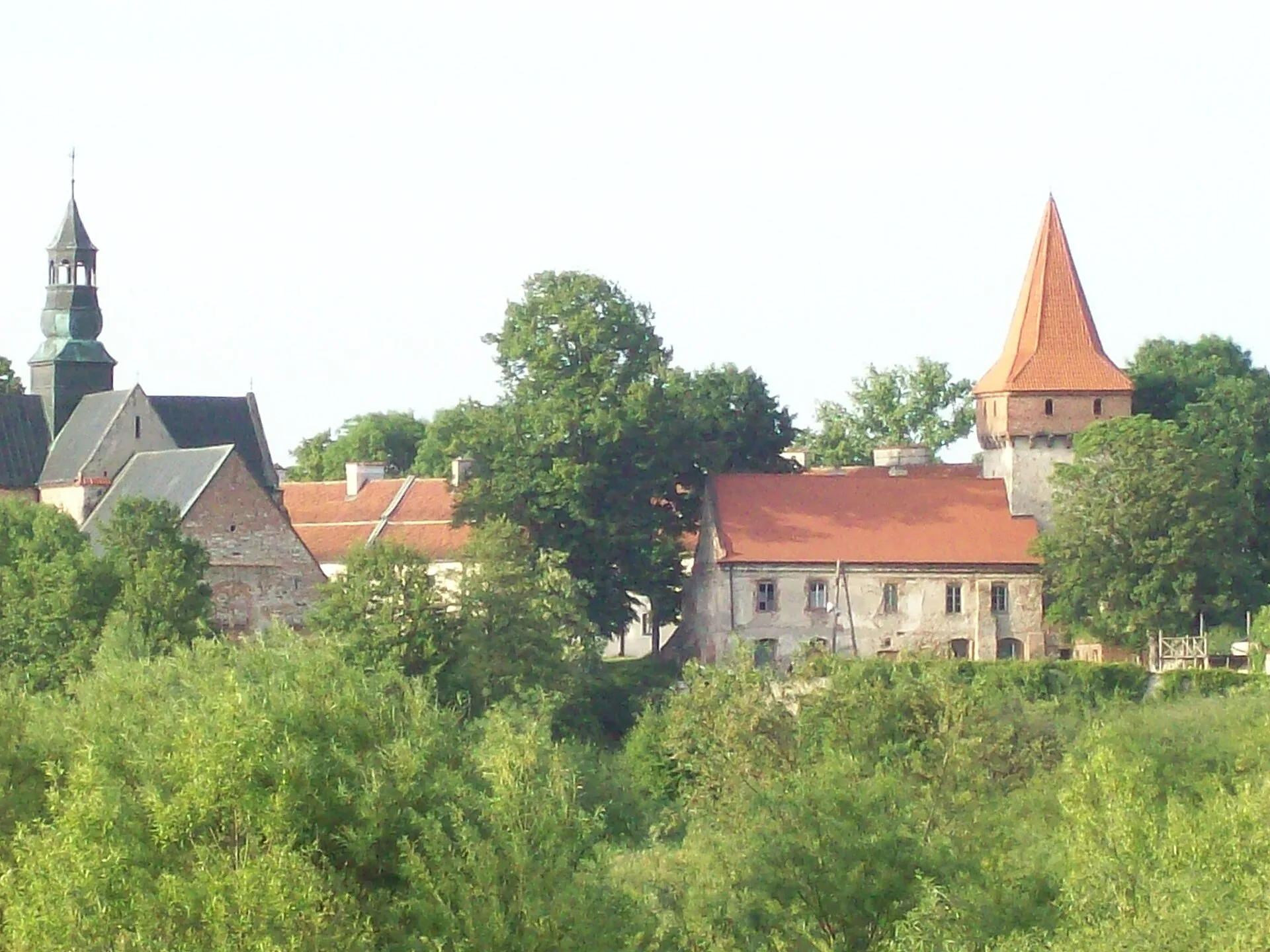 Sulejów - Baszta Opactwa Cysterskiego na Podklasztorzu (w Sulejowie). Widok od wału.