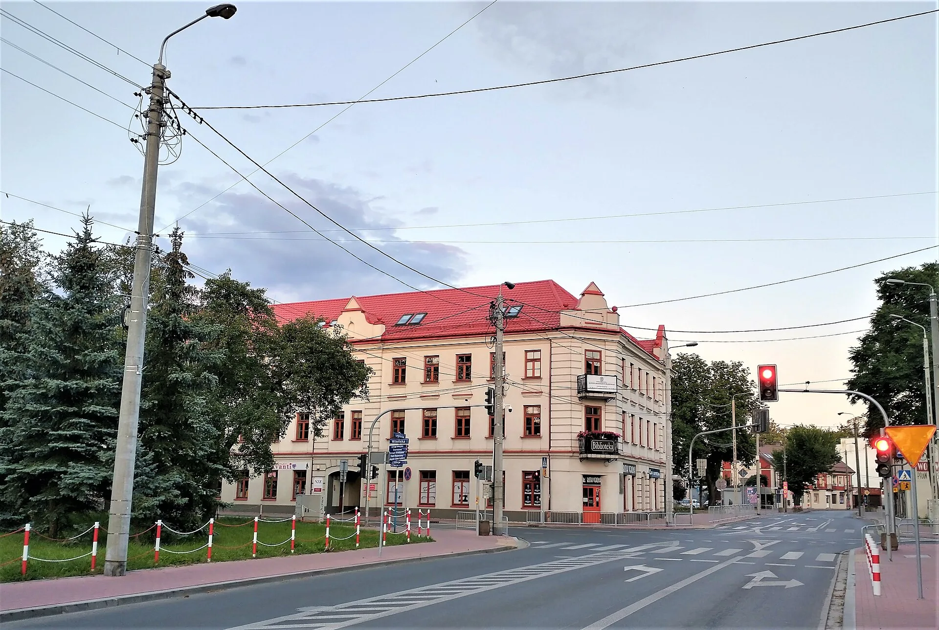 Wołomin - Widok miejski z wieczornego Wołomina.